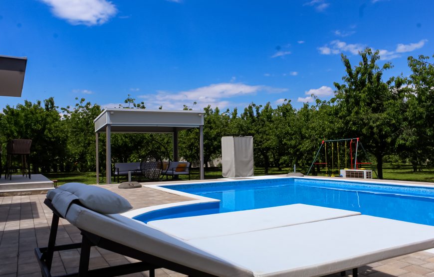 VILLA 10