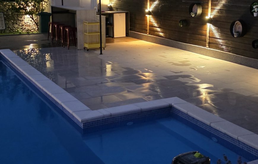 VILLA 19