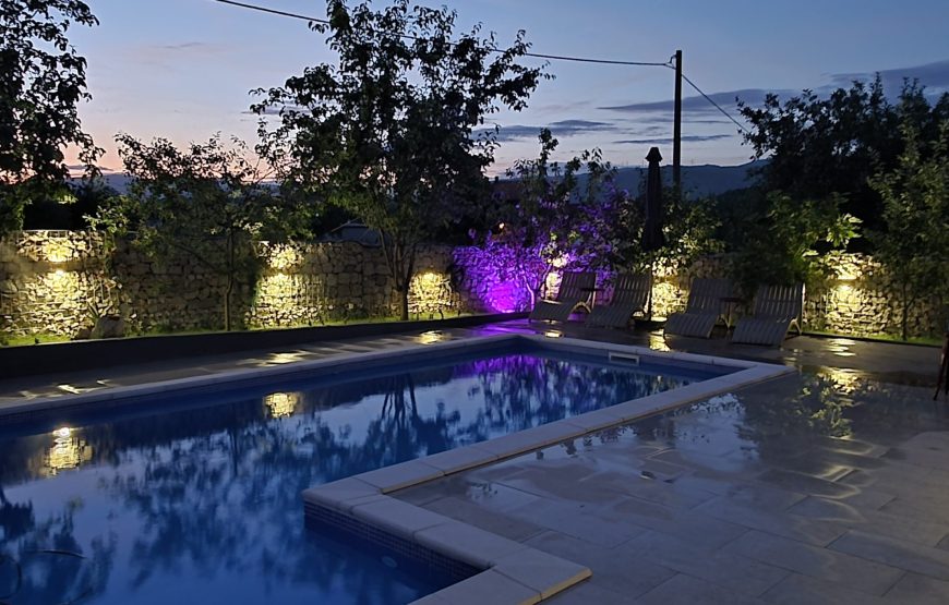 VILLA 19