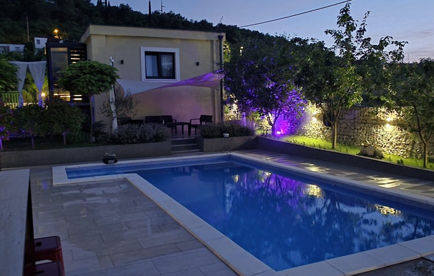 VILLA 19