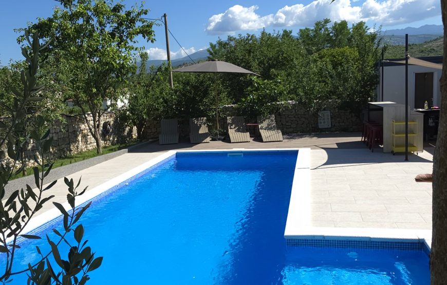 VILLA 19