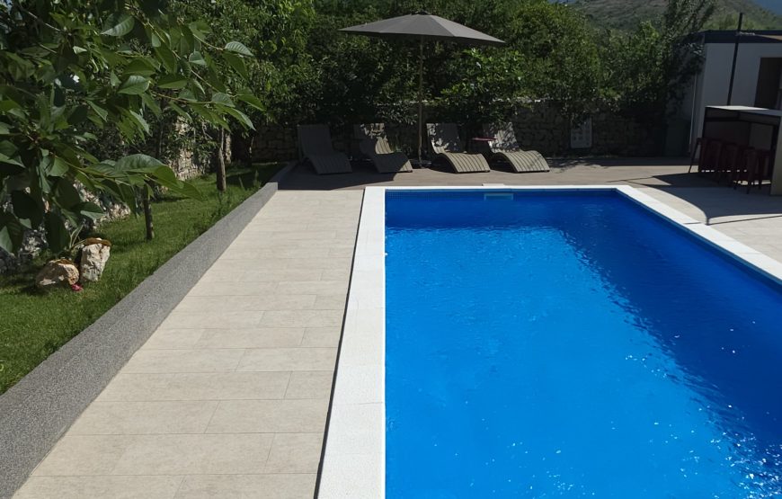VILLA 19