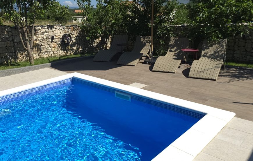 VILLA 19