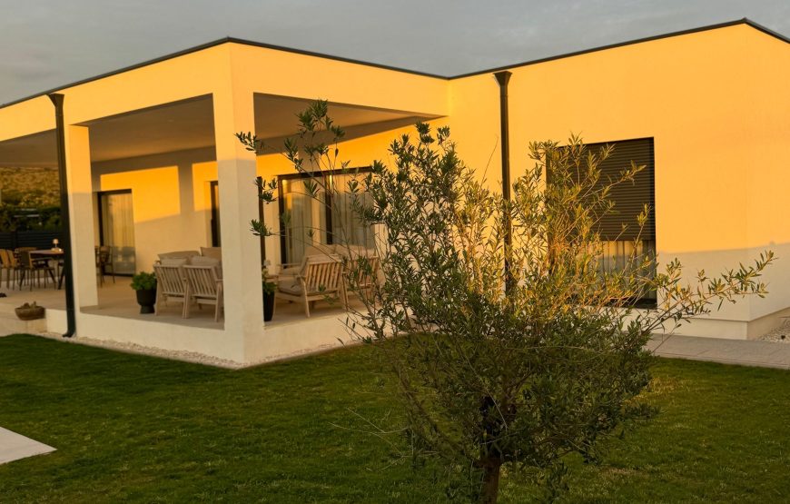 VILLA 11
