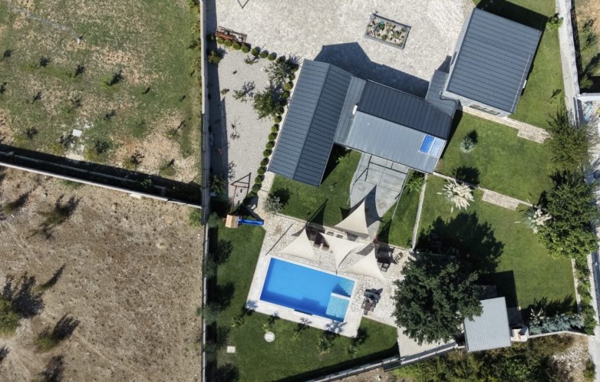 VILLA 02