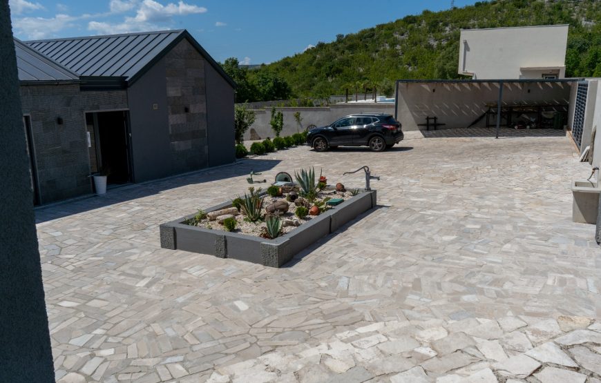 VILLA 02