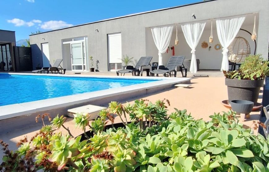VILLA 04