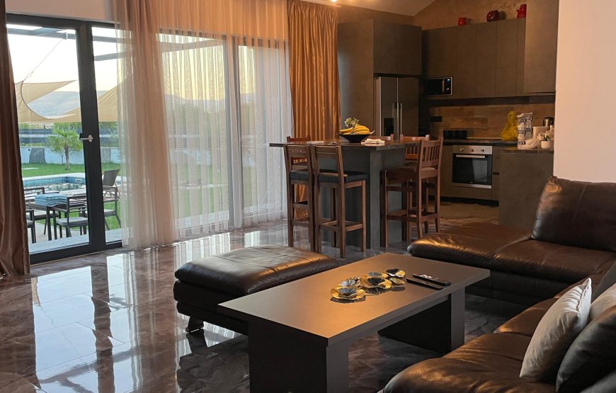 VILLA 02