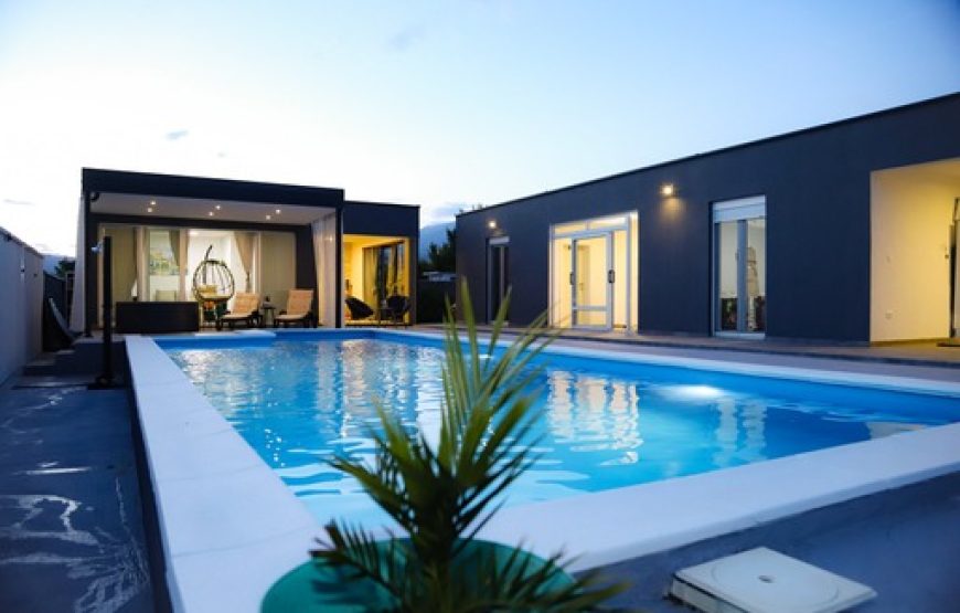 VILLA 04