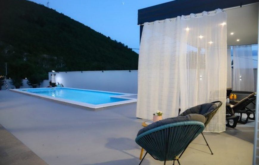 VILLA 04