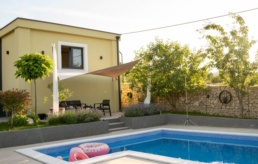 VILLA 19