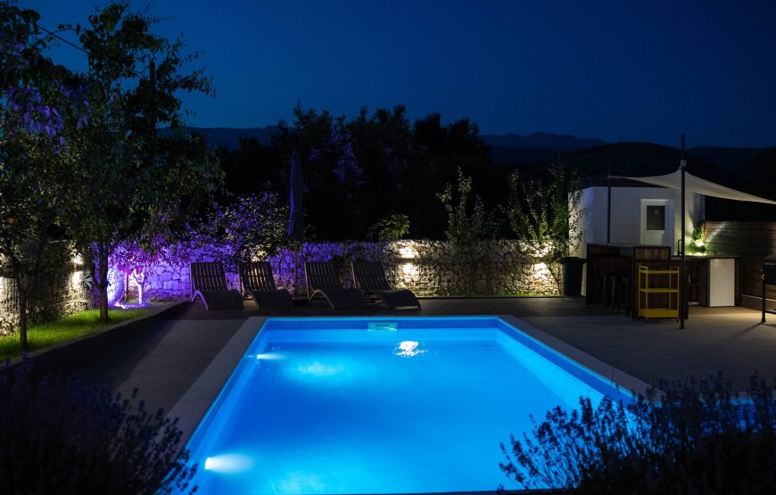 VILLA 19