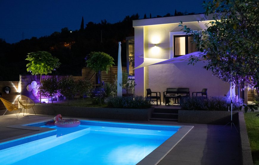 VILLA 19