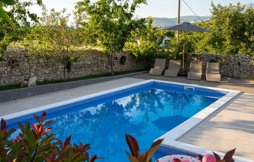 VILLA 19