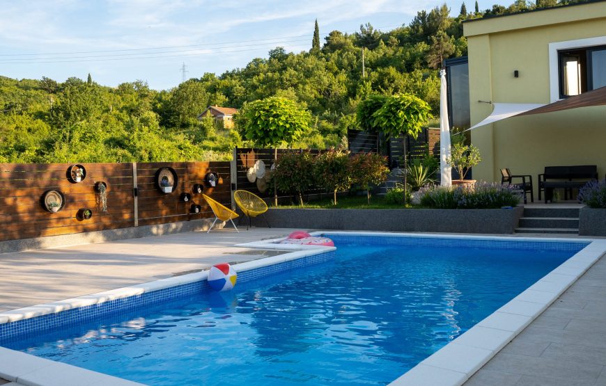 VILLA 19