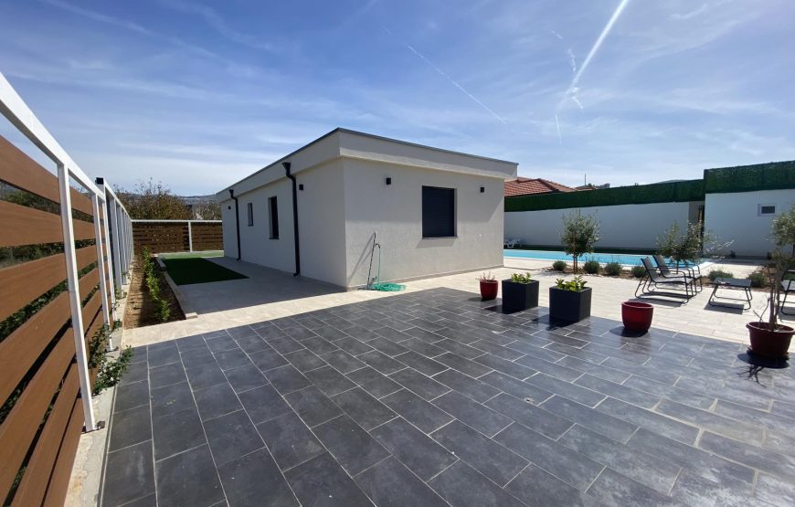 VILLA 09