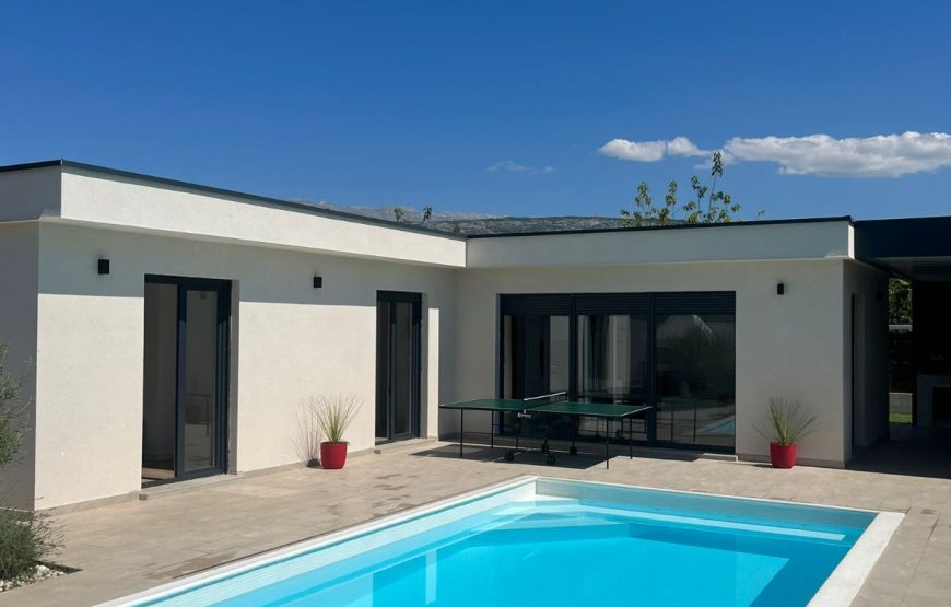 VILLA 09