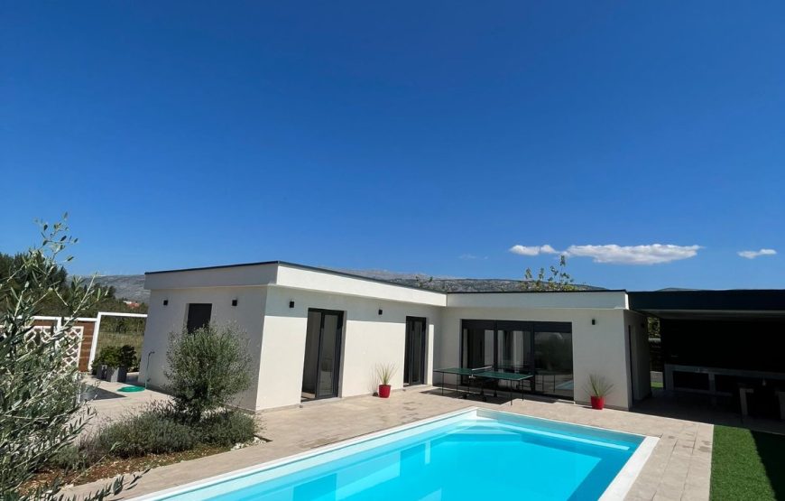 VILLA 09