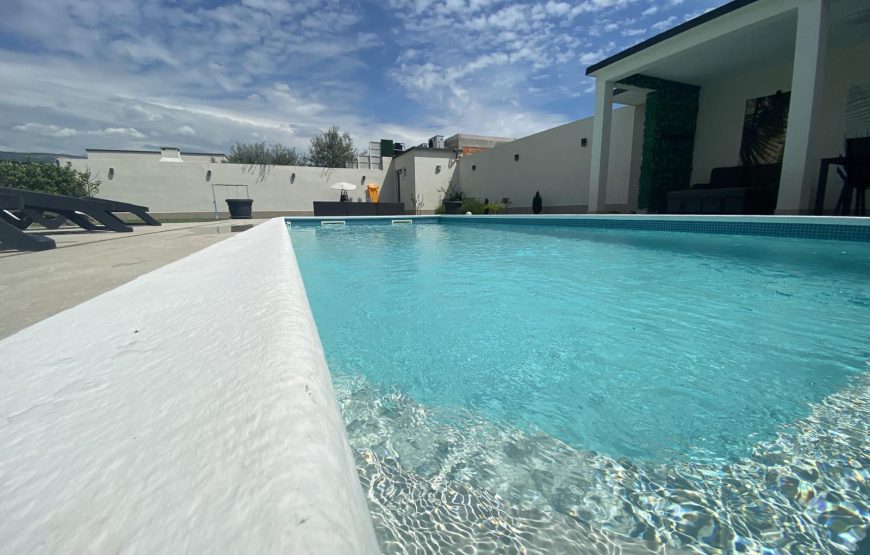 VILLA 08