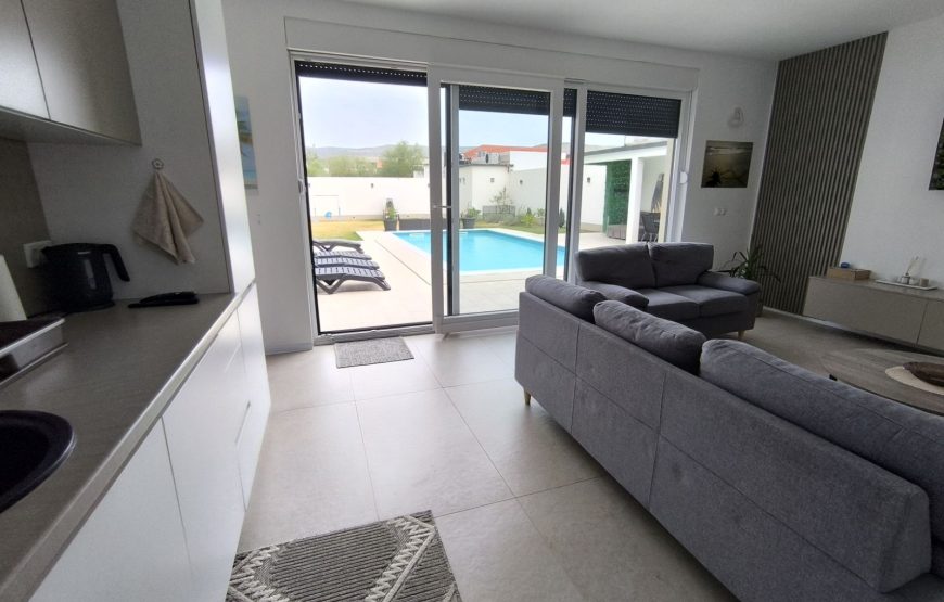 VILLA 08