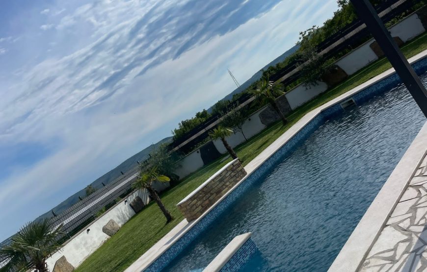 VILLA 02