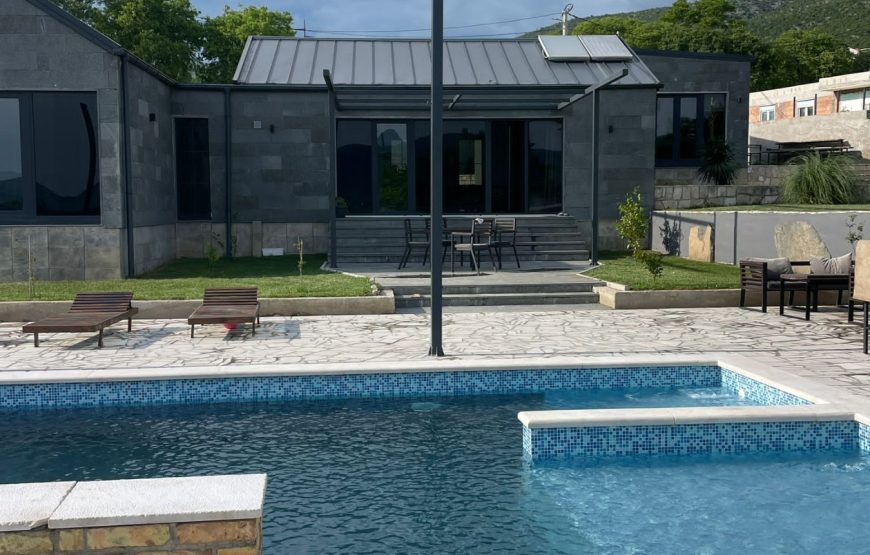 VILLA 02