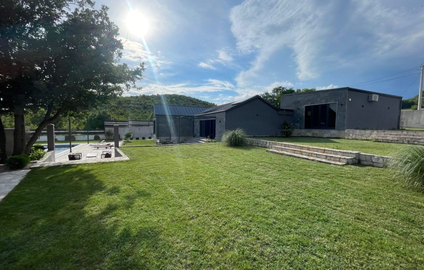 VILLA 02