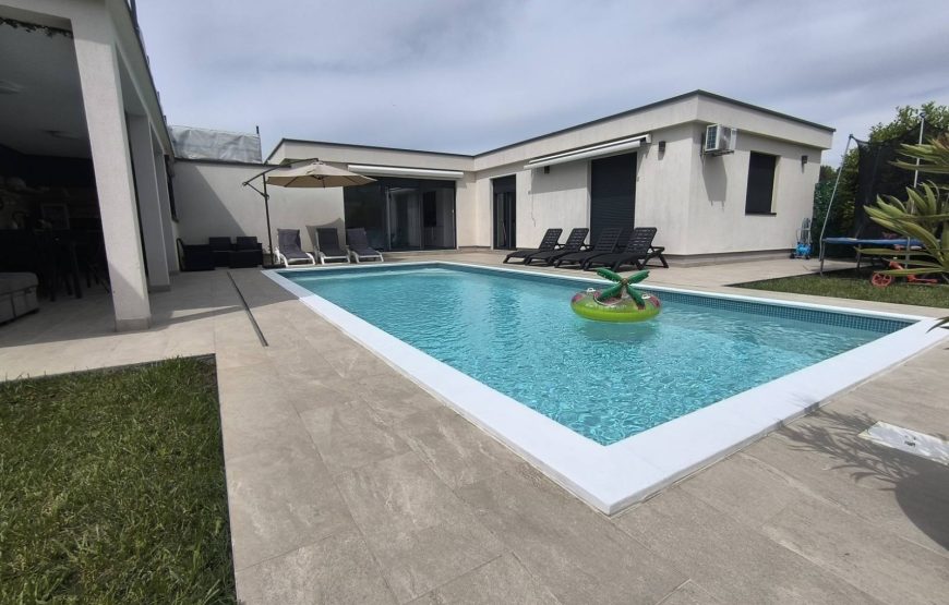 VILLA 08