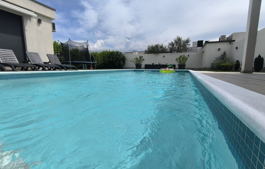 VILLA 08