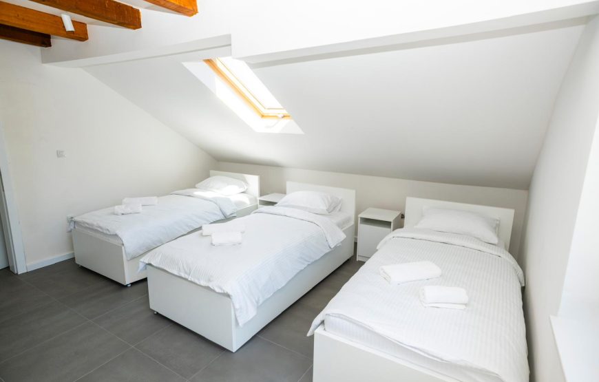 VILLA 33