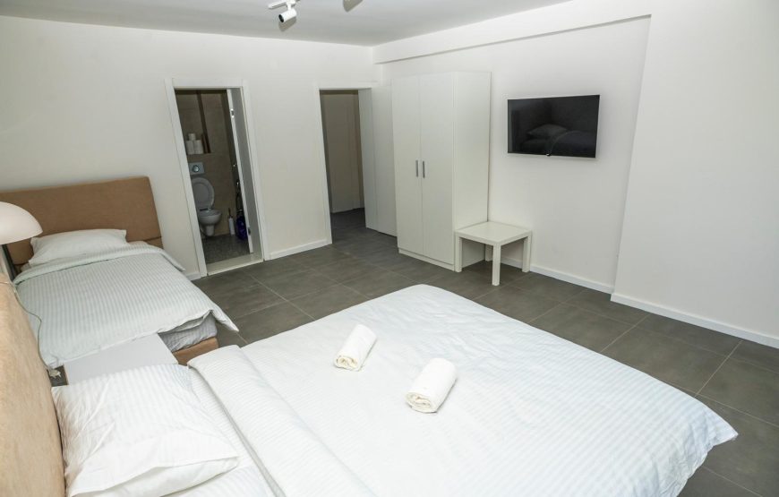 VILLA 33