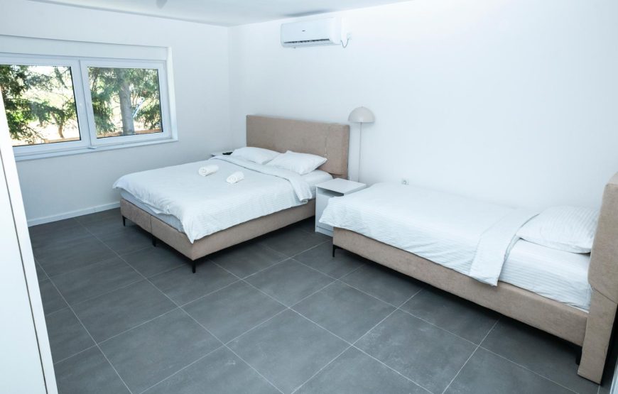 VILLA 33