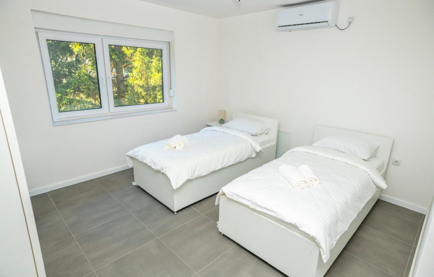 VILLA 33