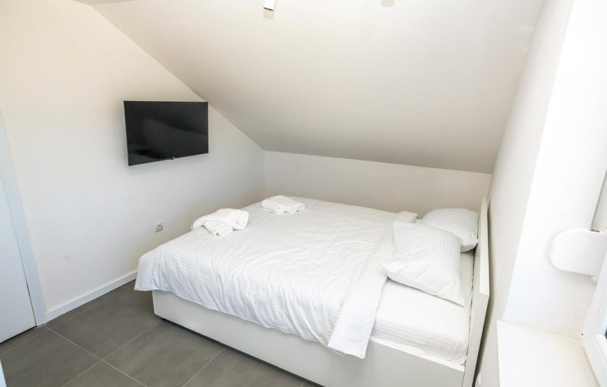 VILLA 33
