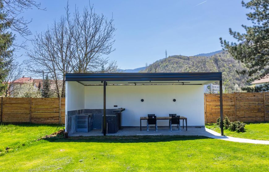 VILLA 33