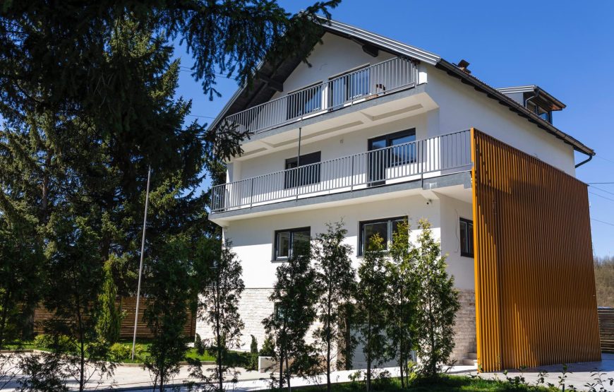 VILLA 33