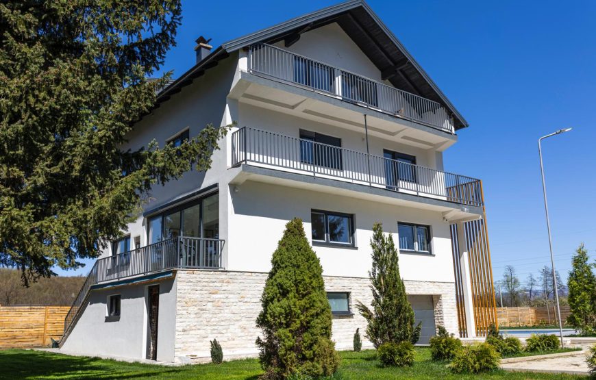 VILLA 33