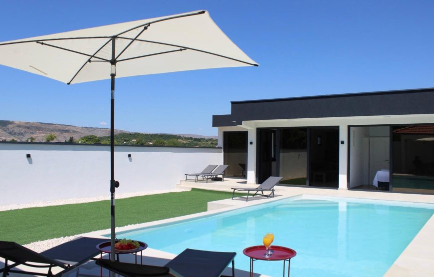 VILLA 37