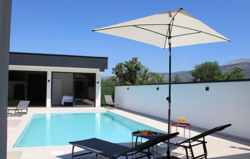 VILLA 37