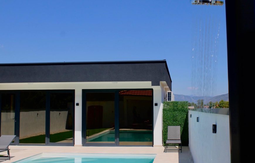 VILLA 37
