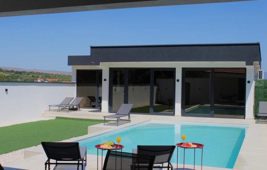 VILLA 37