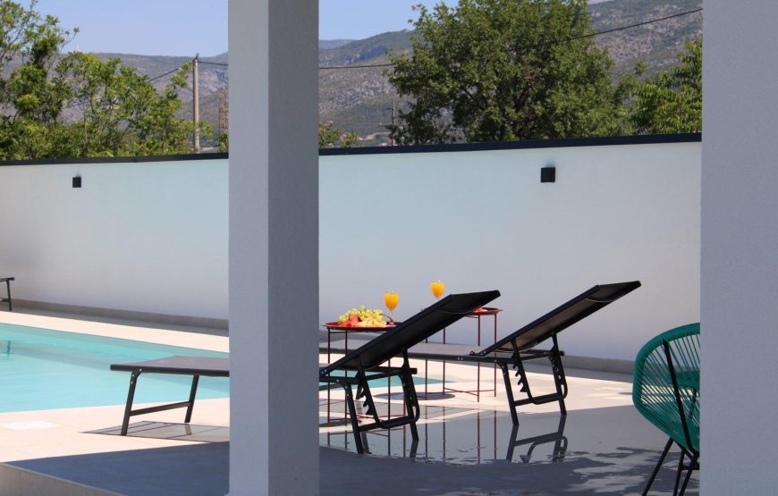 VILLA 37