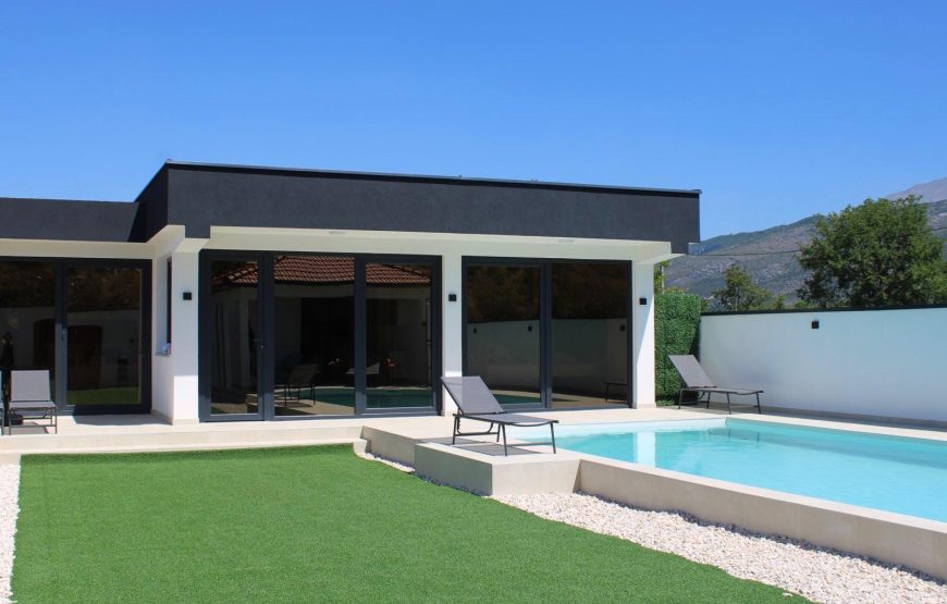 VILLA 37