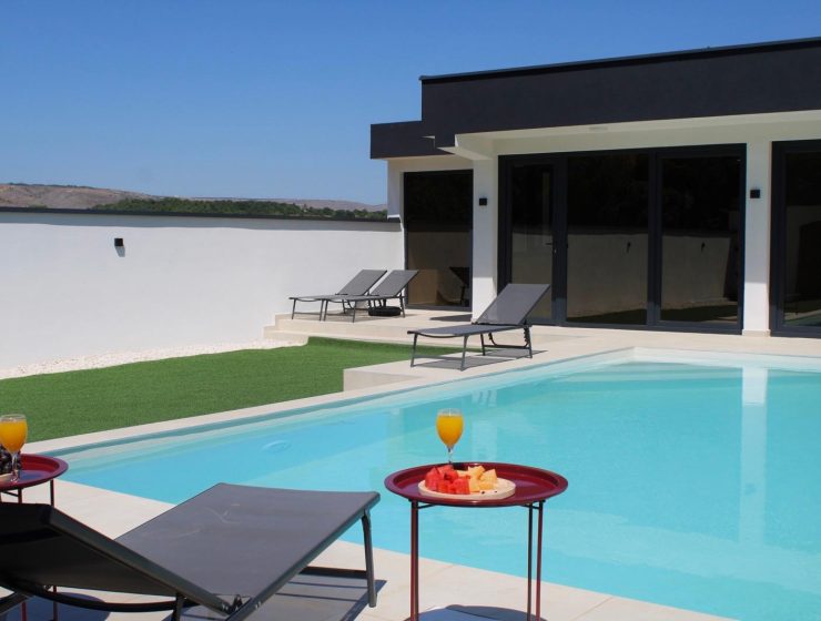 VILLA 37