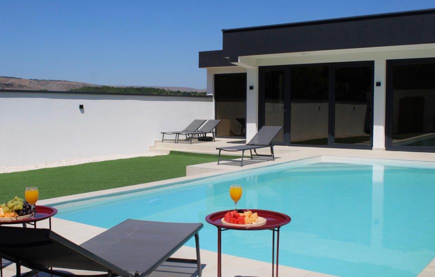 VILLA 37