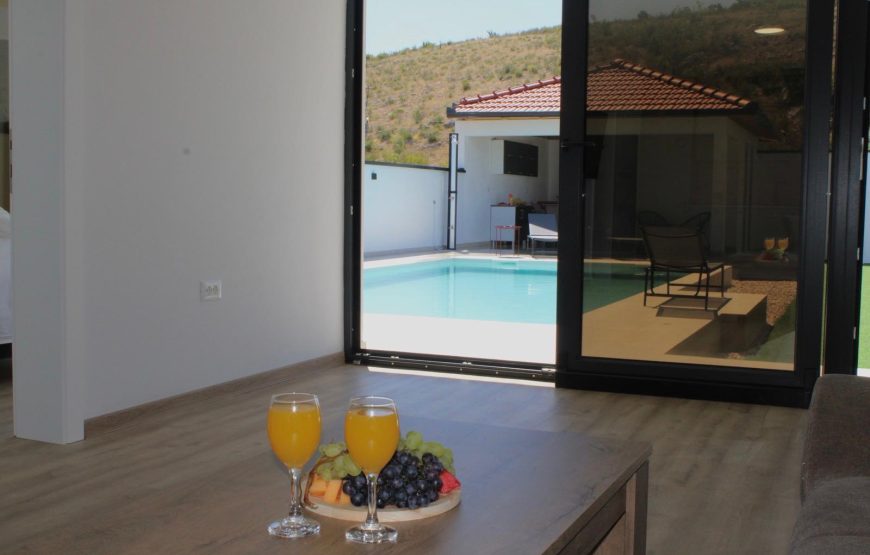 VILLA 37