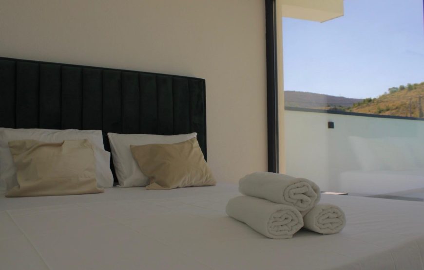 VILLA 37